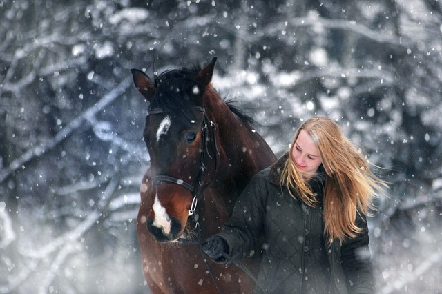 Aby při ježdění na koni nebyla zima...